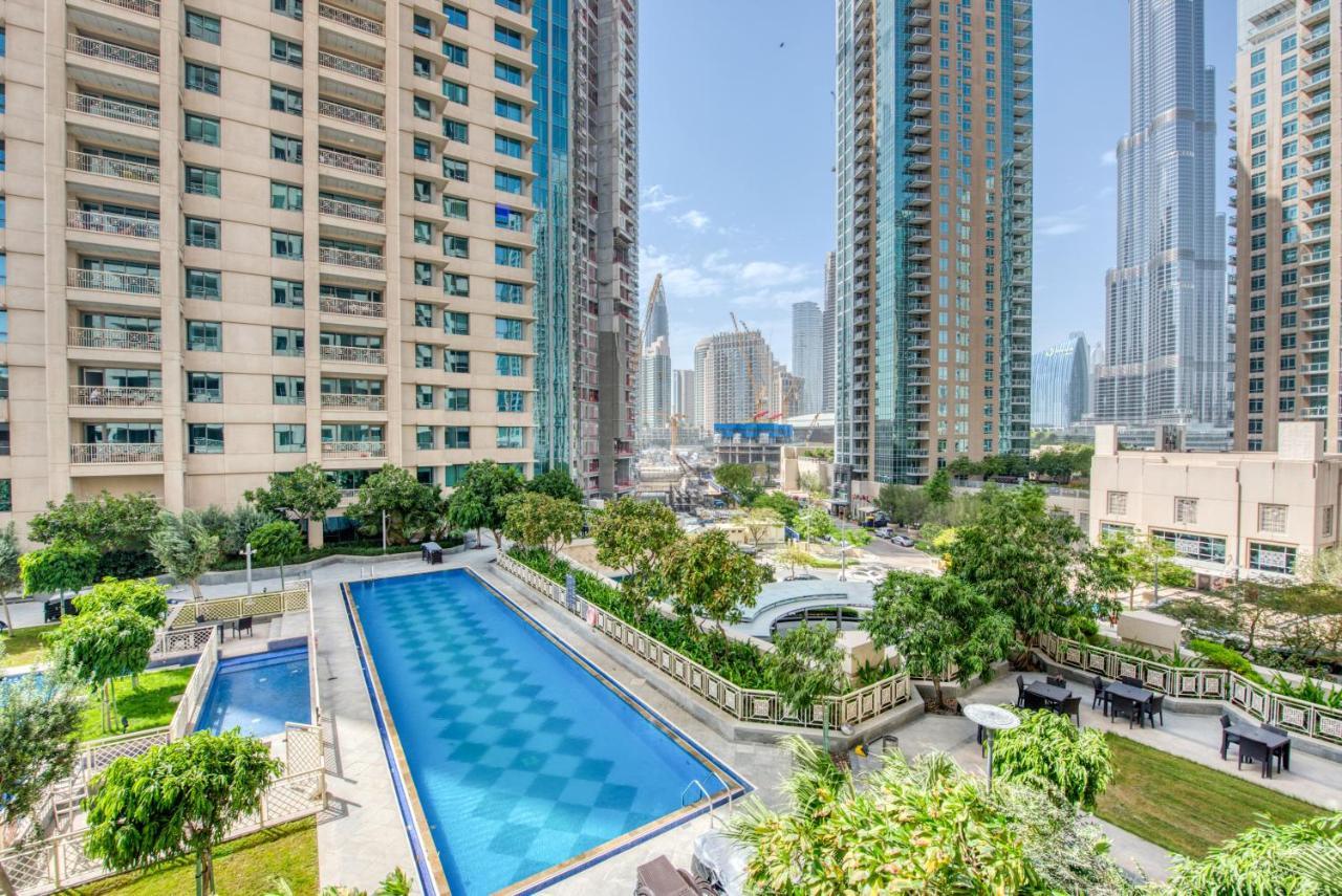 Maison Privee - Radiant Urban Retreat With Iconic Burj Khalifa Vws Dubai Esterno foto