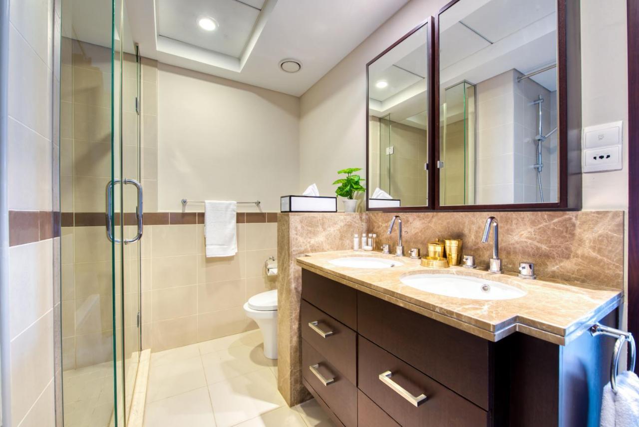 Maison Privee - Radiant Urban Retreat With Iconic Burj Khalifa Vws Dubai Esterno foto