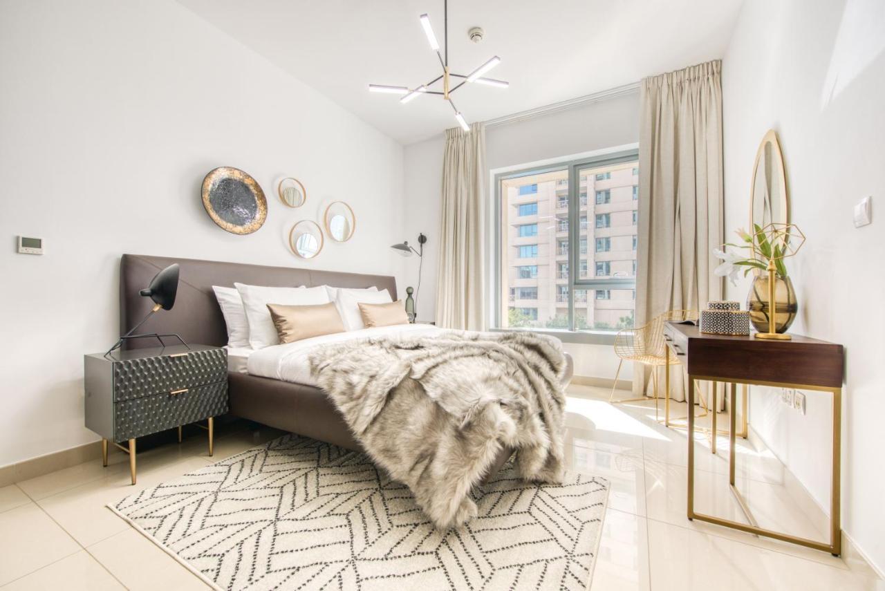 Maison Privee - Radiant Urban Retreat With Iconic Burj Khalifa Vws Dubai Esterno foto
