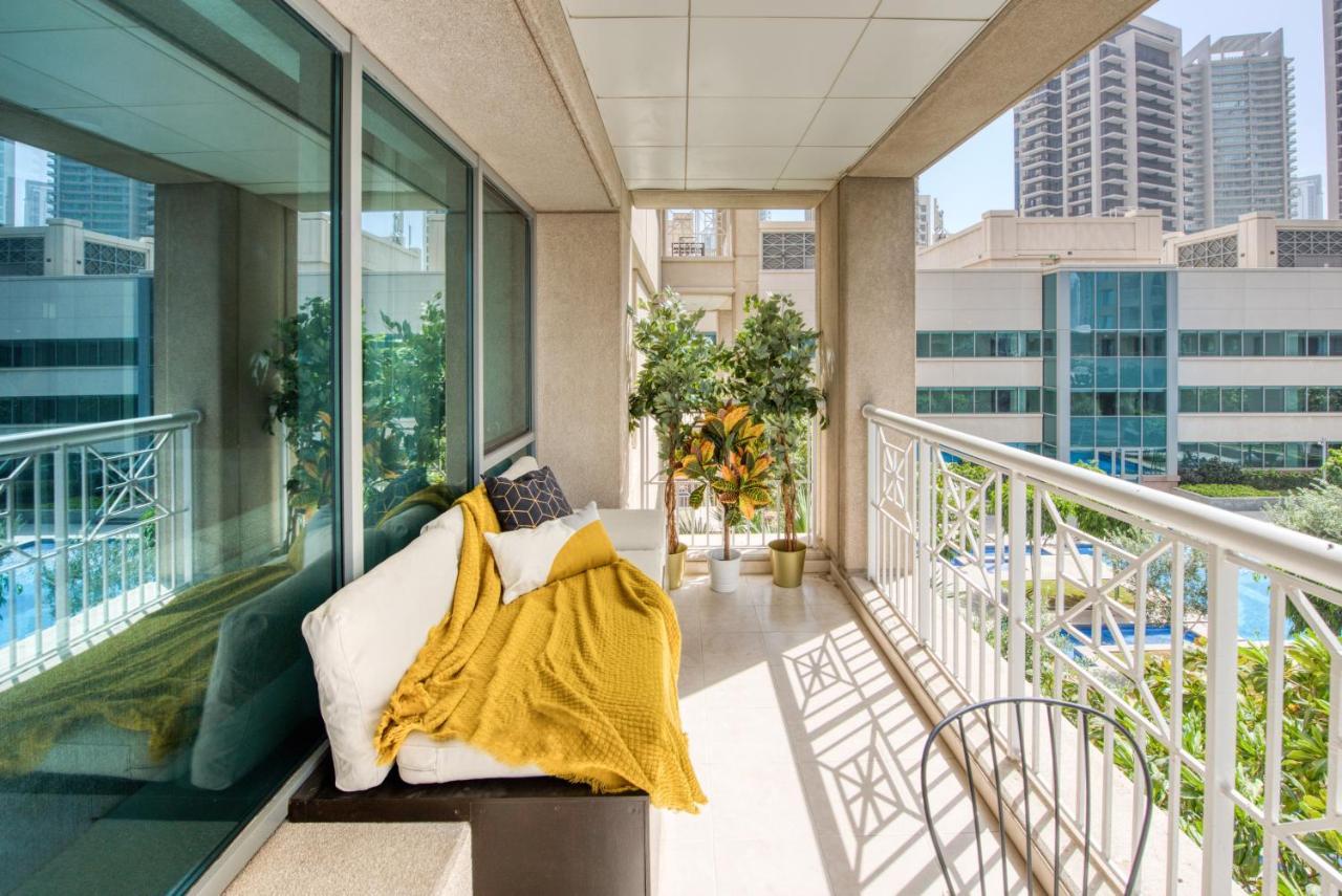 Maison Privee - Radiant Urban Retreat With Iconic Burj Khalifa Vws Dubai Esterno foto