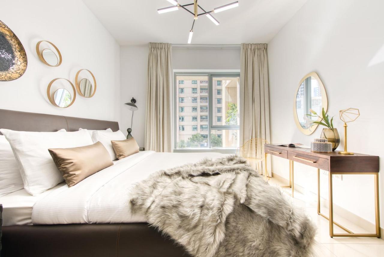 Maison Privee - Radiant Urban Retreat With Iconic Burj Khalifa Vws Dubai Esterno foto