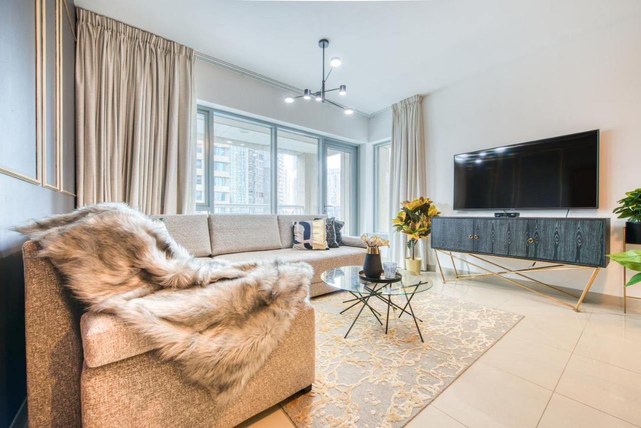 Maison Privee - Radiant Urban Retreat With Iconic Burj Khalifa Vws Dubai Esterno foto