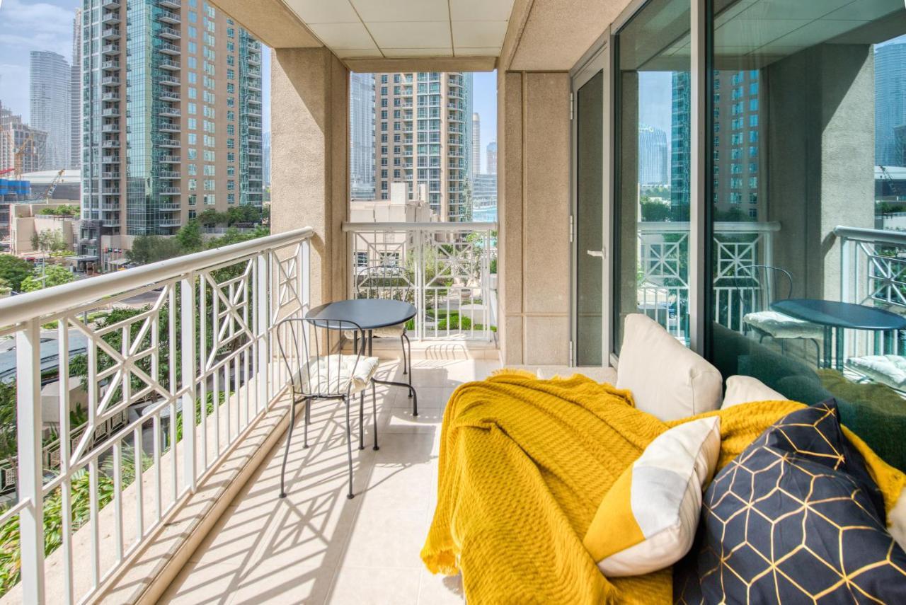 Maison Privee - Radiant Urban Retreat With Iconic Burj Khalifa Vws Dubai Esterno foto