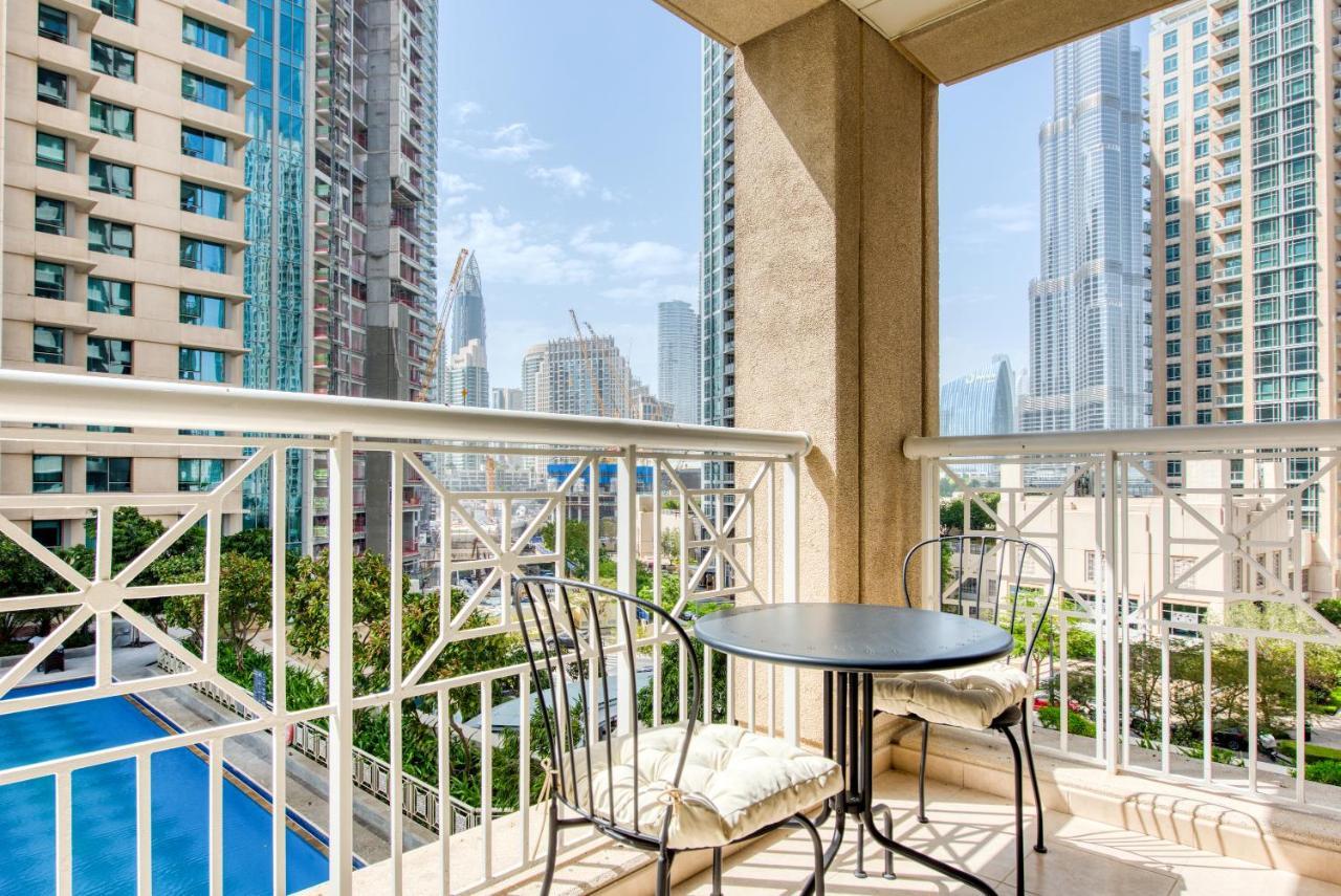 Maison Privee - Radiant Urban Retreat With Iconic Burj Khalifa Vws Dubai Esterno foto