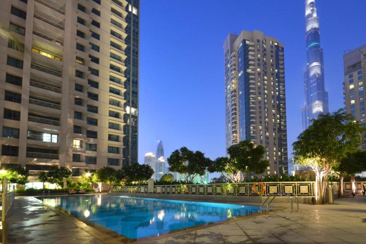Maison Privee - Radiant Urban Retreat With Iconic Burj Khalifa Vws Dubai Esterno foto