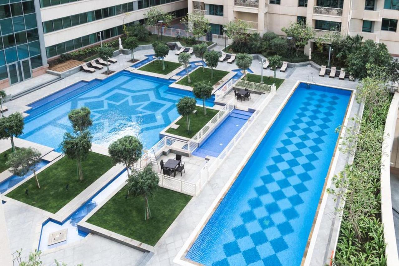 Maison Privee - Radiant Urban Retreat With Iconic Burj Khalifa Vws Dubai Esterno foto